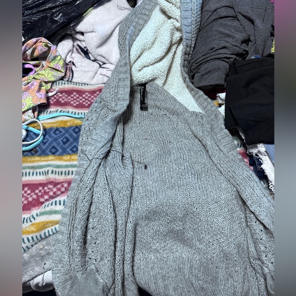 Female shirt/sweater set - Picture 2 of 7